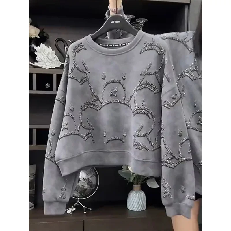 Round neck heavy industry sequined long-sleeved sweater women's autumn 2024 new fashion and leisure cute bear slim loose blouse.