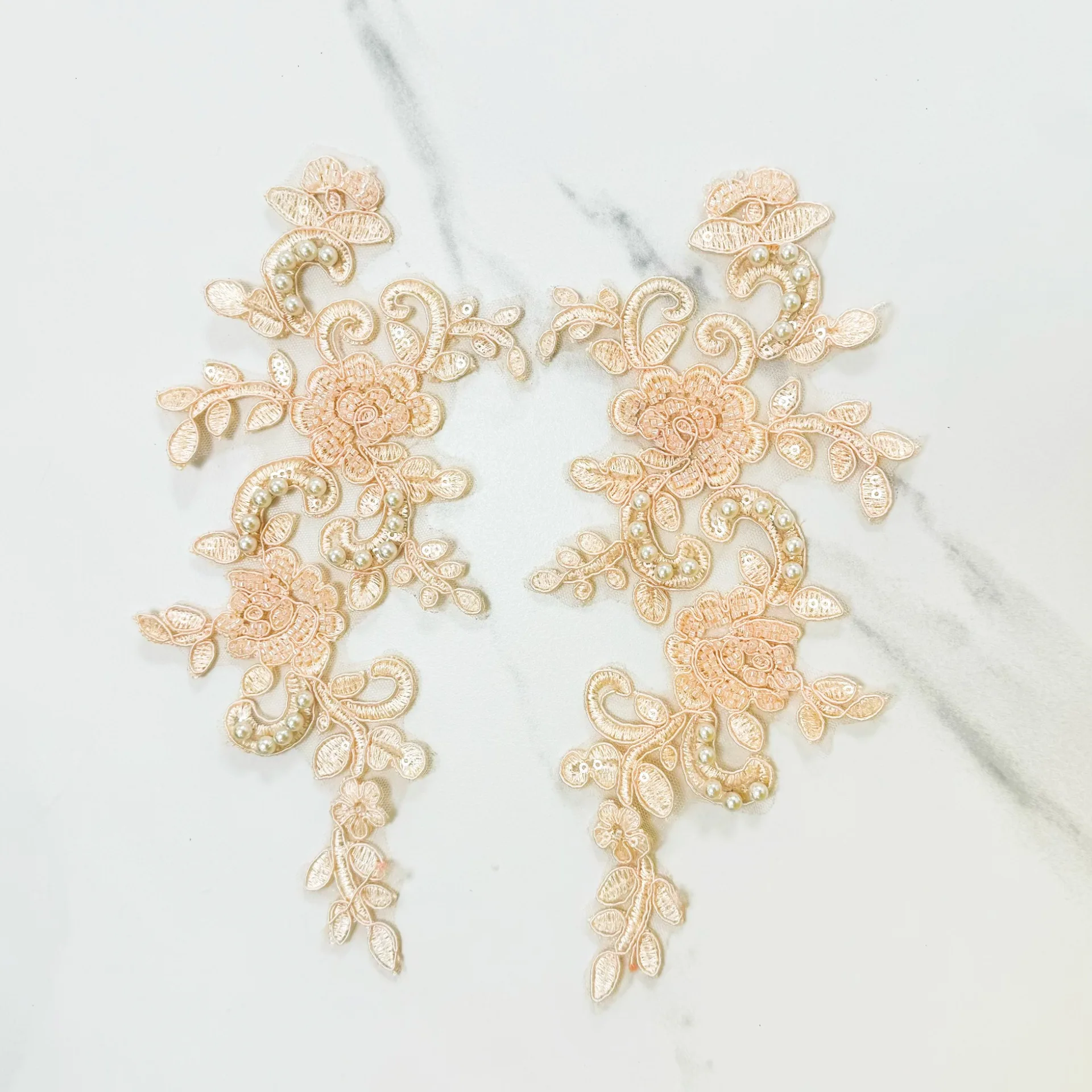 Adorno de encaje bordado de tul, adornos de perlas, patrón combinado, Material aplicado Floral térmico con cuentas pesadas a mano