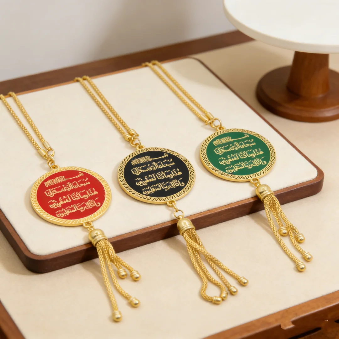 Vintage‑style alloy embossed round‑plate pendant, round metal charm for home, window display and car‑mounted decoration gifts