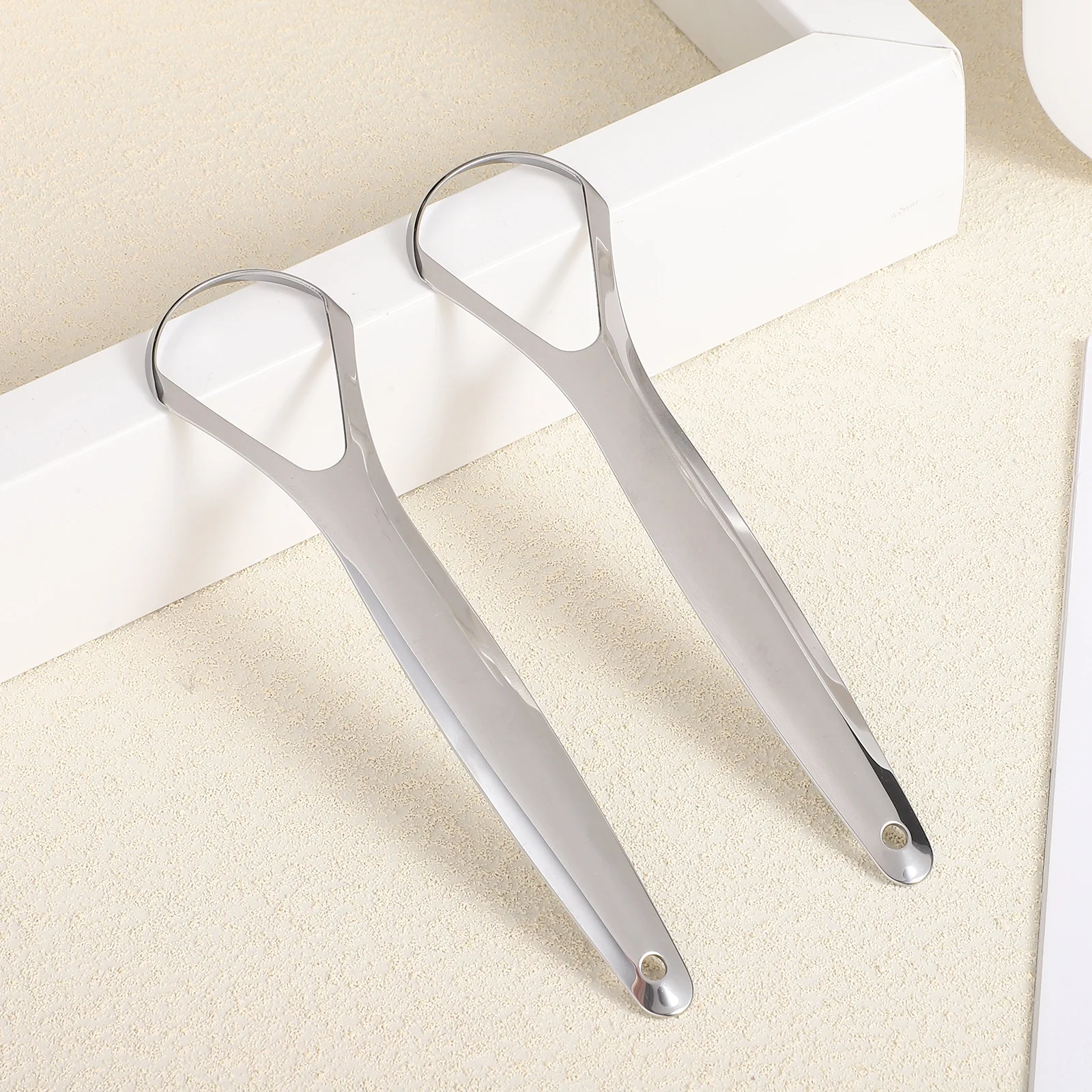 

2 pcs Tongue Scraper Stainless Steel Smooth Edge Tongue Cleaning Tool For Bad Breath Prevention With Storage Box Oral Care