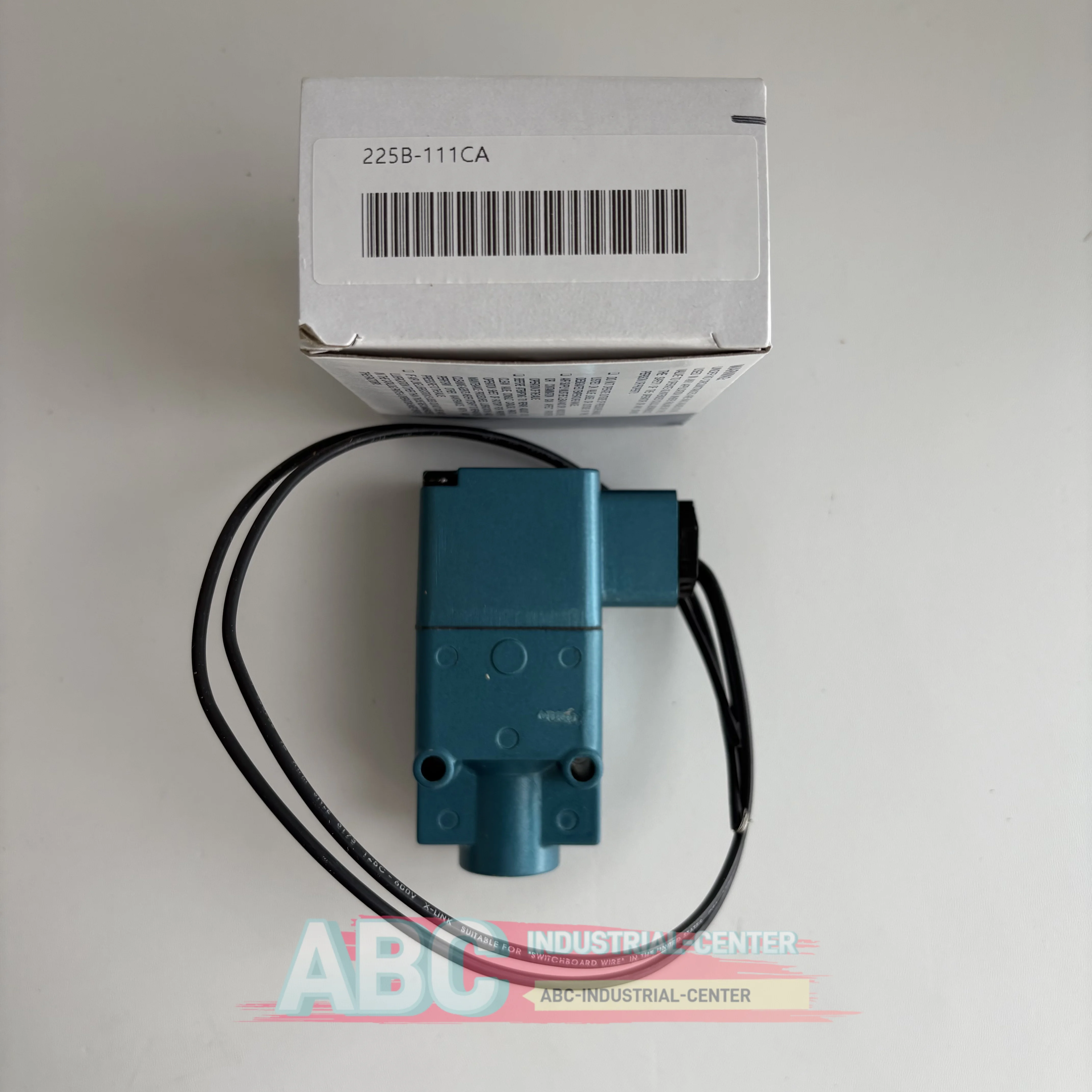 

Электромагнитный клапан 225B-111CAAA новый в коробке