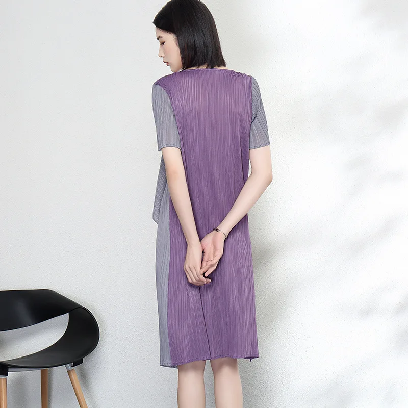 Miyake Kleid mit plissierter Taille, 2025, Sommer, neues schlankes Design, Farbkollision, unregelmäßiger mittellanger Rock