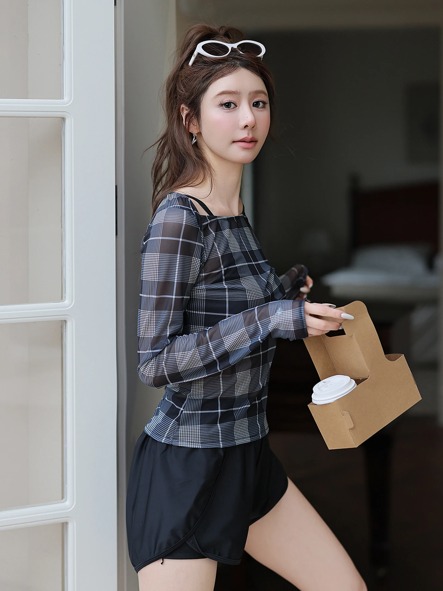 

Новый женский купальник-тройка 2026 года в клетку с длинными рукавами, для пляжа и термальных источников, раздельный, с чашечками и эффектом похудения