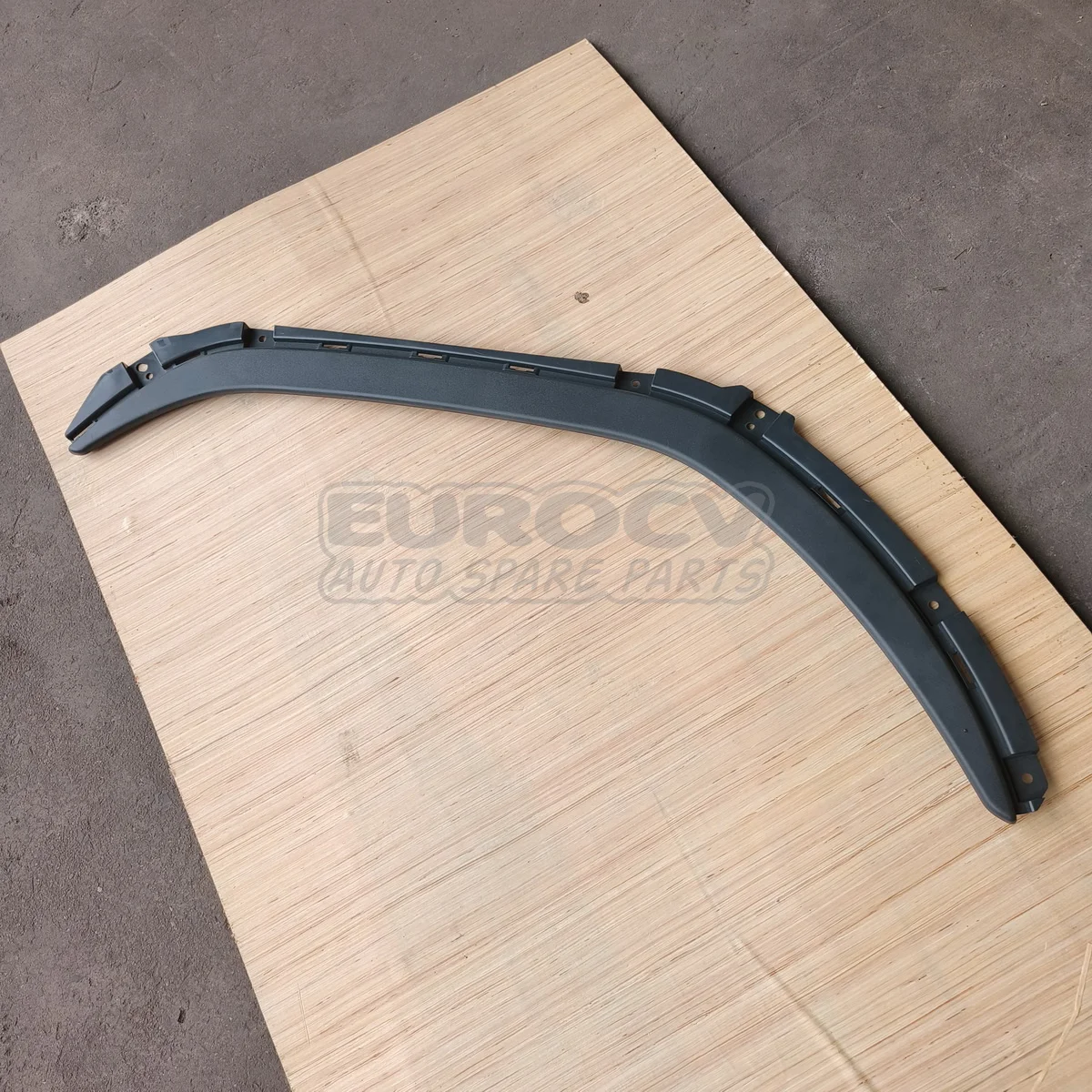 Spare Parts for Volvo Trucks VOE 82645375 R.H Mudguard Widener