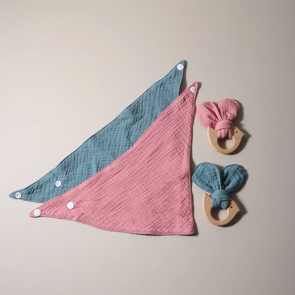 New arrival 100% muslin cotton baby bibs and  wooden bird teether newborn baby teether gift set