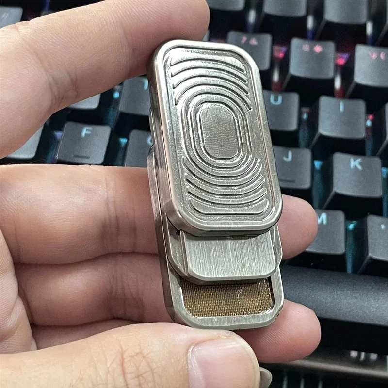 大人向けのユニークな3層フィジェットコインスライダー,楽しいガジェット,減圧ギフト,ストレス解消おもちゃ,ポーカーカード,楽しいおもちゃ