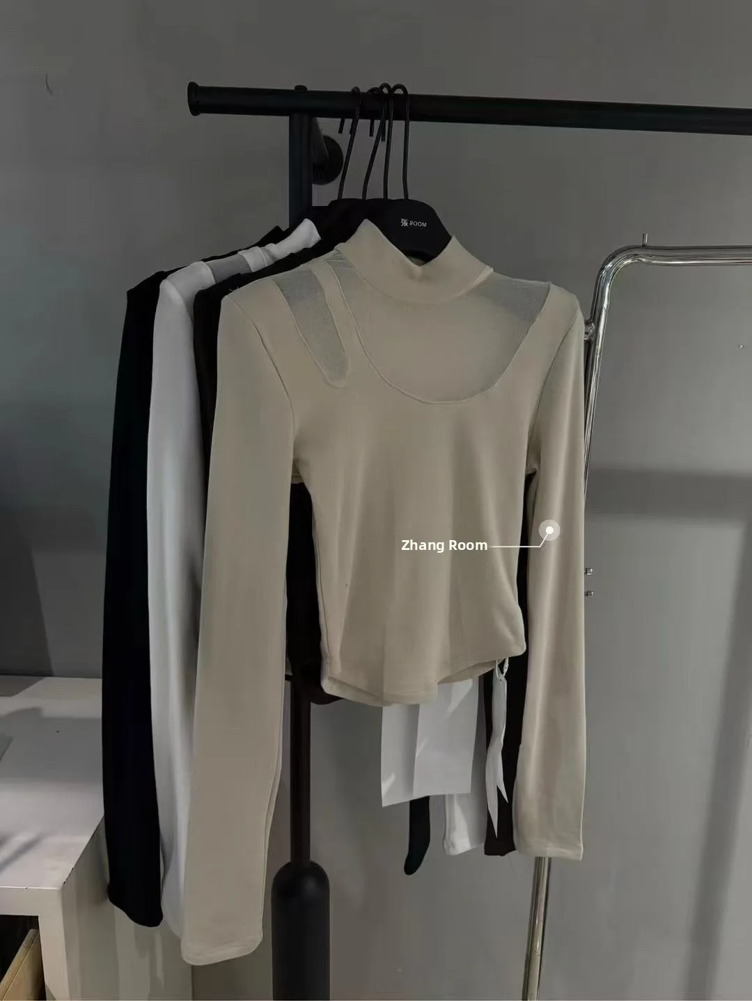 Korean Sle Fce Lined Me Splice f High Collar Long Sve T irt Women Slim Pad oulder ort Length Top Women