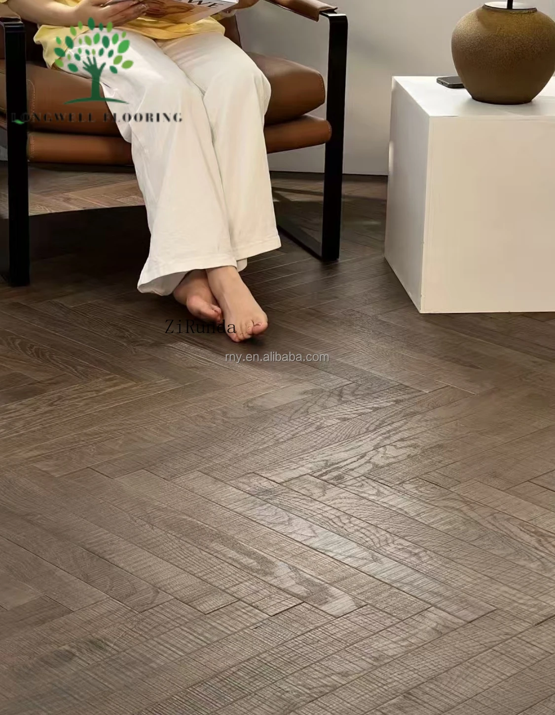 نسخة مخصصة شعبية تصميم أرضية خشبية متعرجة ضيقة من خشب البلوط