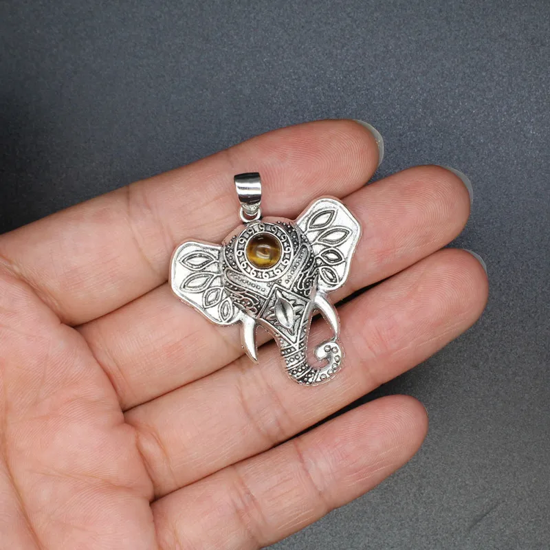 2024 Natural stone Lady simple animal modeling jewelry elephant necklace pendant Red agate crystal jewelry wholesale