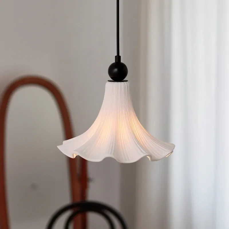 Vintage French Style Ceramic Hibiscus Flower Chandelier Solid Wood Base Retro Pendant Light for Bedroom Entryway Porch Aisle