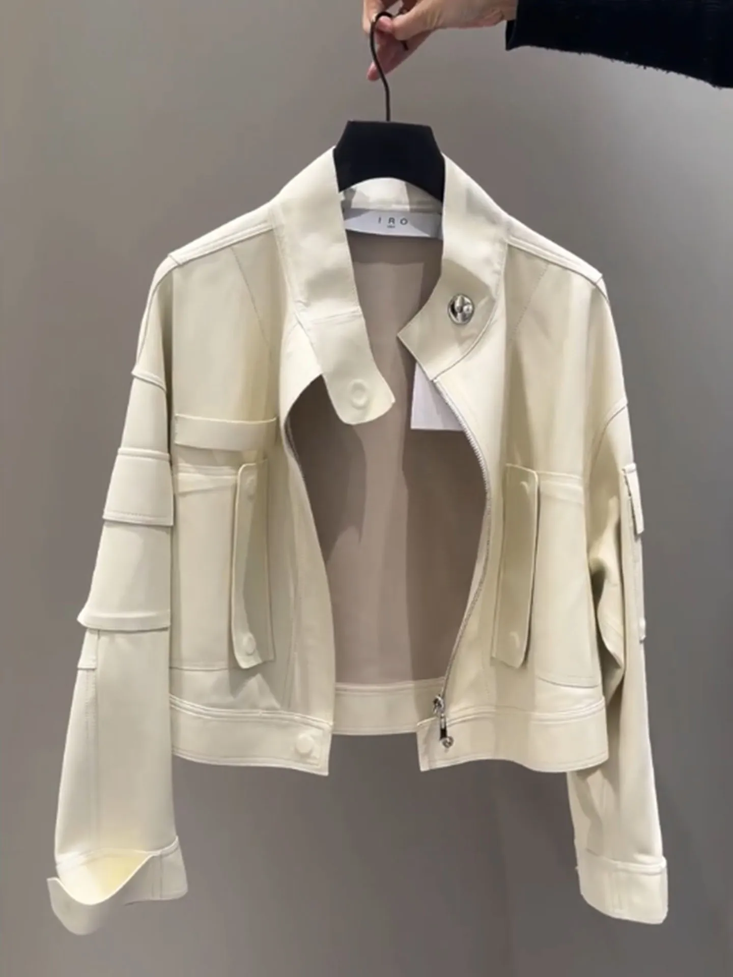 

Ретро-мотоциклетная куртка из белой кожи для женщин, весна 2026, новинка, маленький размер, с воротником-стойкой