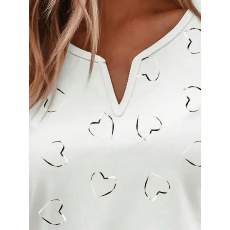 เสื้อยืดลําลองแขนยาวพิมพ์ลายรูปหัวใจคอวีอเนกประสงค์ของผู้หญิงขนาดบวก