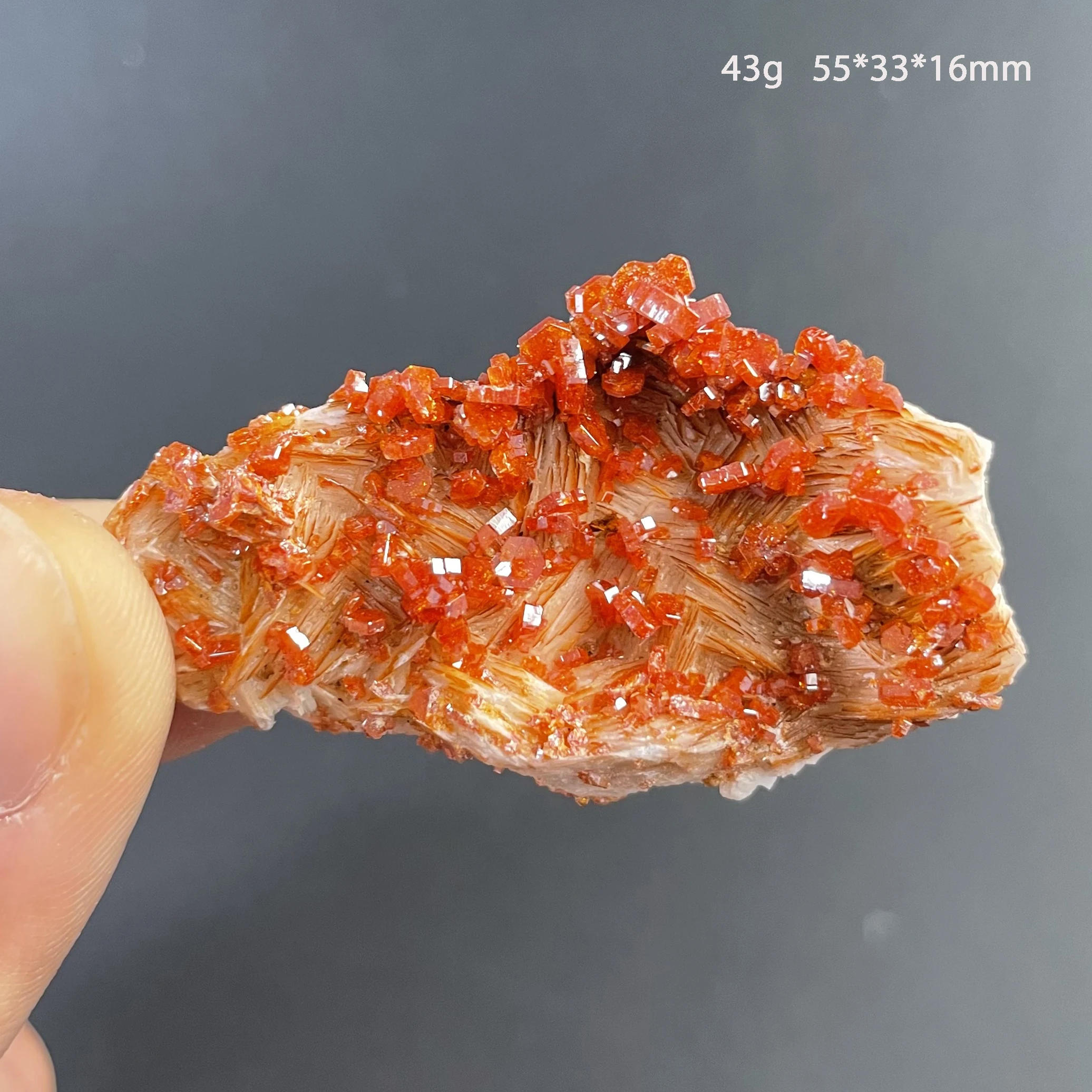 천연석 Vanadinite 크리스탈 광물 표본 석영 클러스터 원시 바위 장식 거친 광택 치유