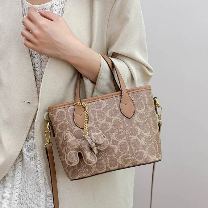 

Elegant Women's Tote Bag Made Of Premium Leather Boasting Designer Inspired And Trendy Durable Look​