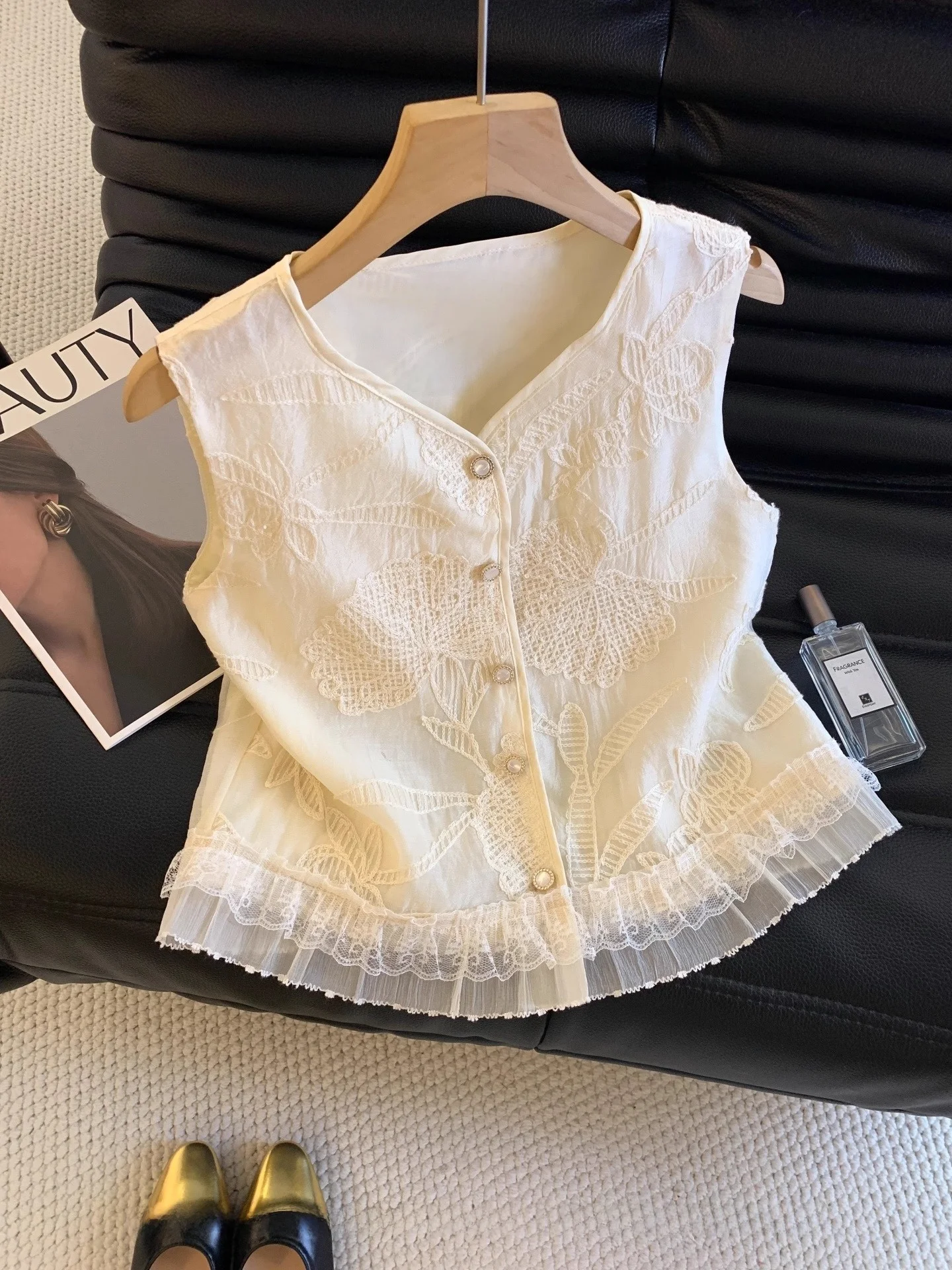 

Ele Lace Hem Embroidered Vest Women's Summer Sle Svel V-Ne Loose Fit Top Single Button Closure Casual Wear