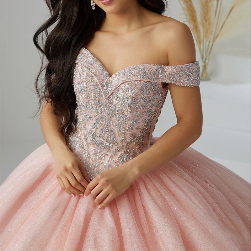 Abiti Quinceanera con spalle scoperte Vestidos De 15 aecos con mantelle quinceaeceras abito da ballo in cristallo di compleanno muslimate