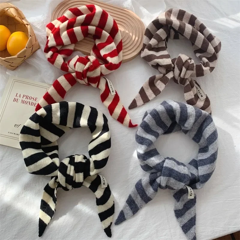 Koreanischer Streifen-Dreiecksschal aus 100 % Wolle, dreieckiger Schal für Männer und Frauen, britisches Nischen-Kopftuch, gestrickt, multifunktionaler warmer Schal – Detail 12