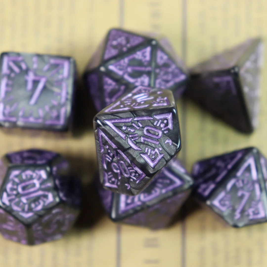 

7-Piece Set of Vintage Hollow Pearl-Pattern Dice, Role-Playing Game Dice, 18mm