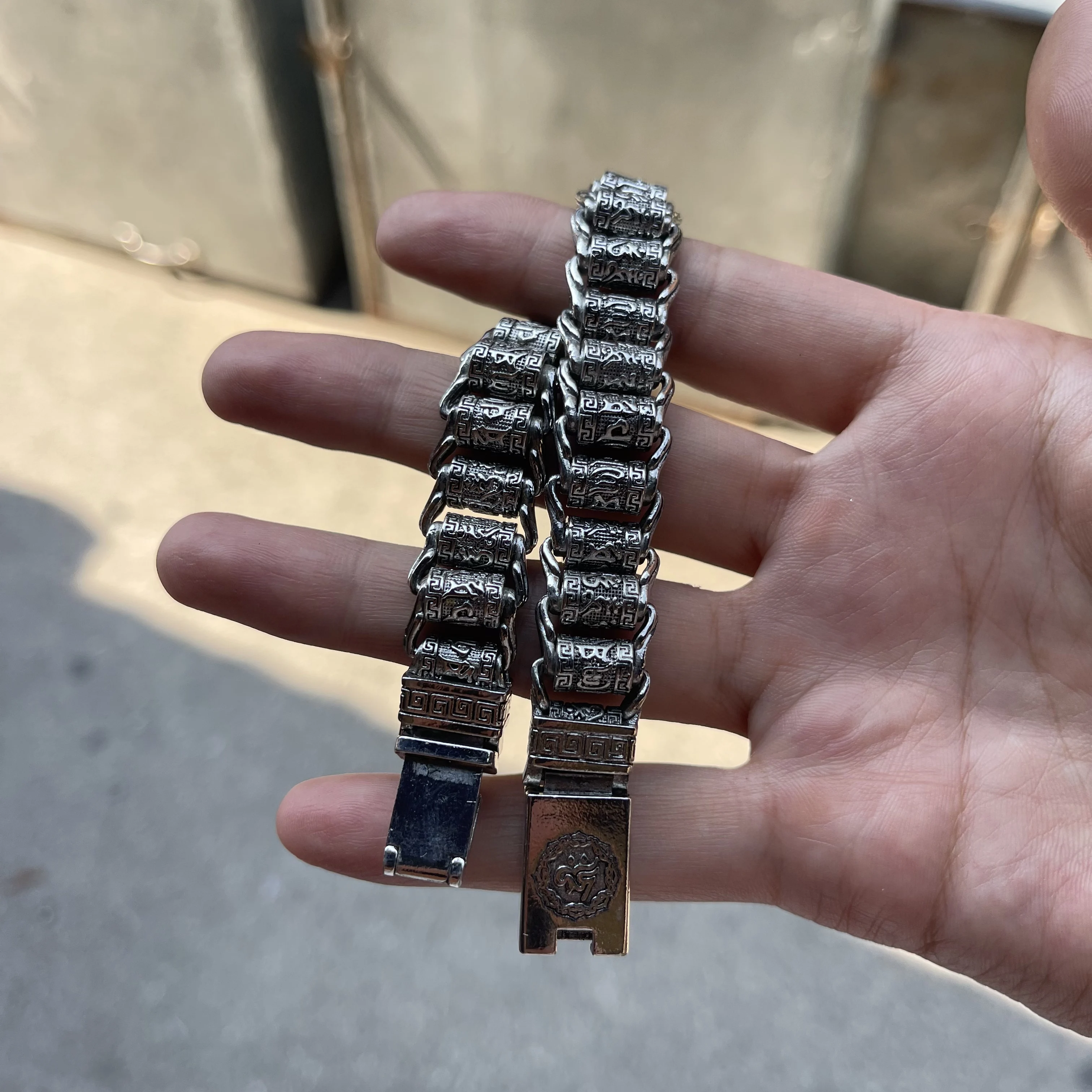 Vintage Tibetan‑Style Carved Tube Bead Bracelet Retro Oxidized Metal Bangle Engraved Buckle Men Fashion Jewelry Daily Wear Party