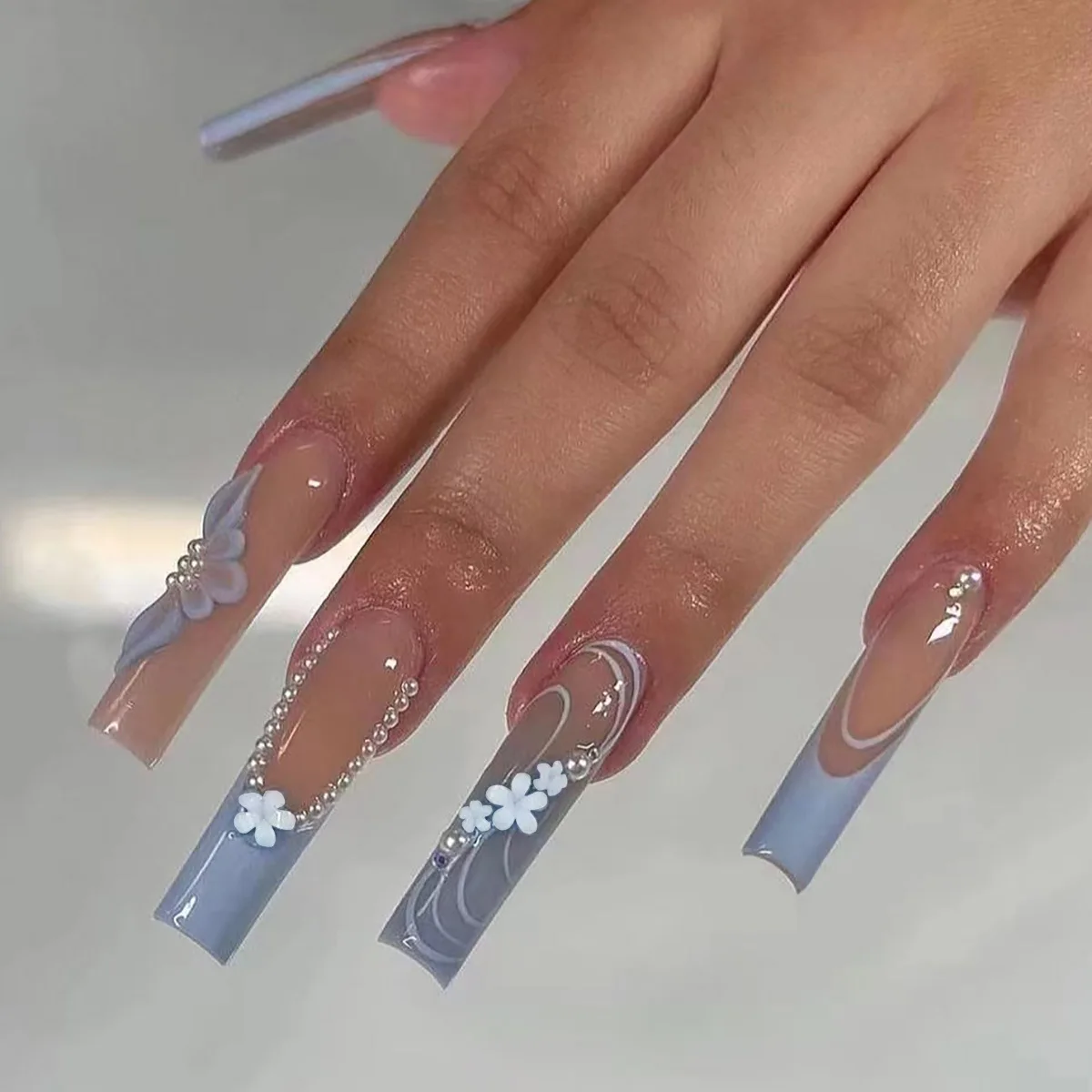 24枚入り ロングスクエアヘッド フレンチフェイクネイル ピンクライン シャイニーパウダー プレスオン 付け爪 アート ウェアブル 完成品 フルカバーネイルチップ