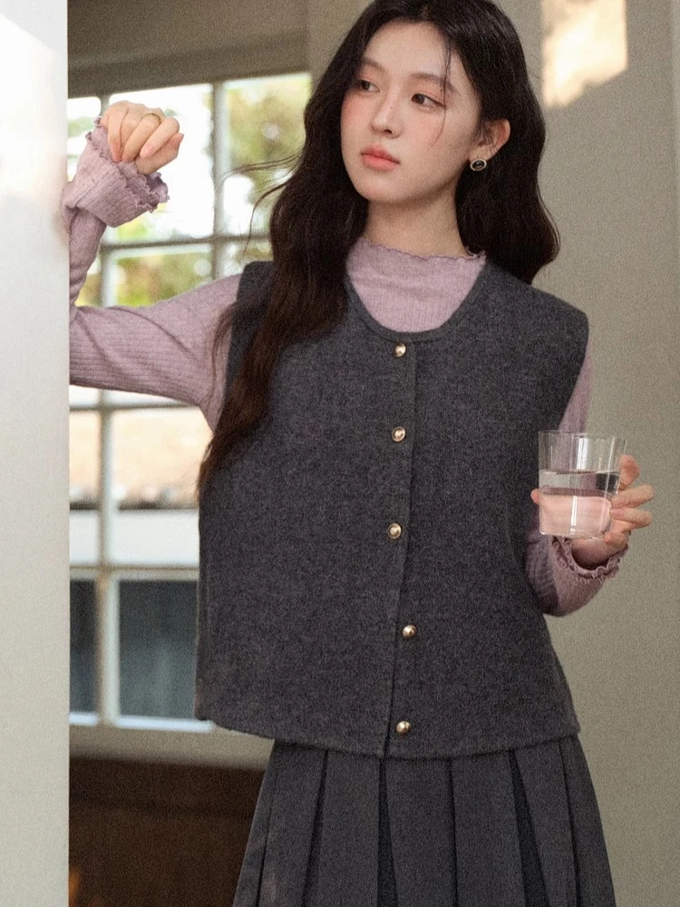 ALXNAN グレーベストレトロゴールドボタン付きルーズフィットレイヤリングノースリーブベスト女性の秋冬多用途レディース服 L58138