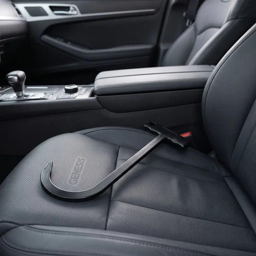 Universal Seniors Seatbelt Catcher Convenient Portable Seatbelt Grabber Senior Seatbelt Helper Easy To Use