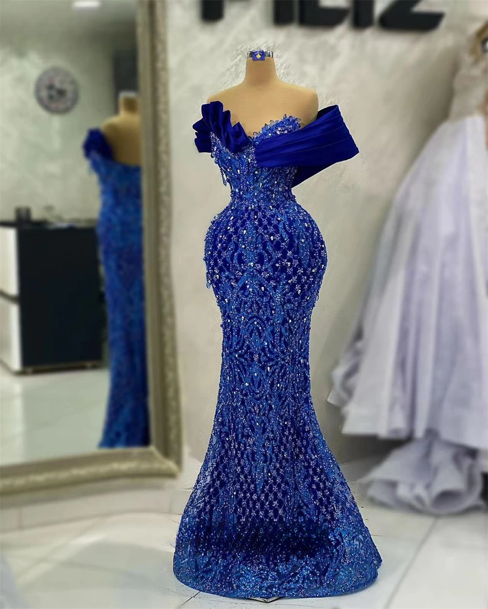 

Royal Blue Sparkly Beading Dresses Off Shoulder Evening Gowns 2023 Dubai Design Crystal Women Party Dress For Weddings