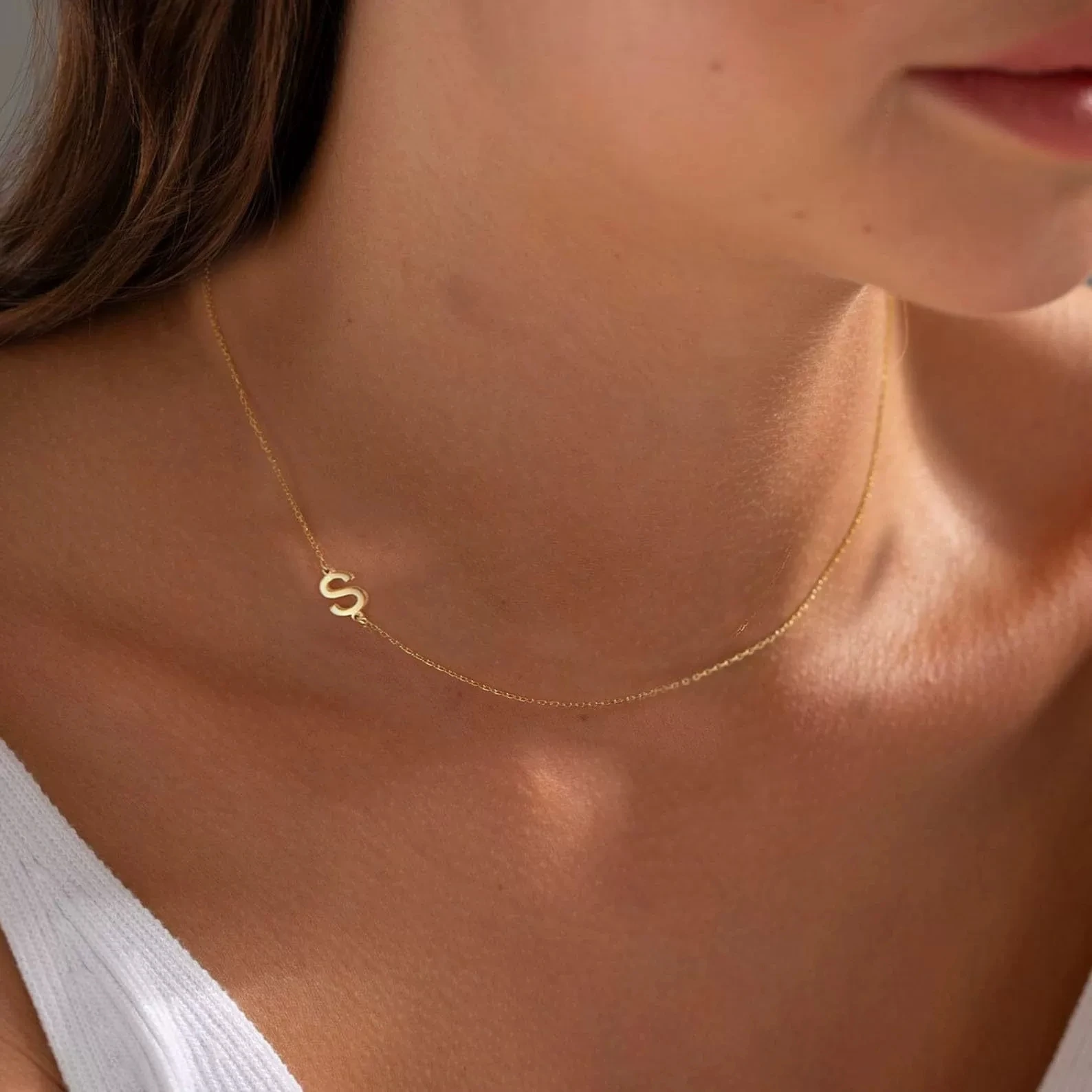 Sideways English Letter Initial Necklace 18K Gold Plated Stainless Steel Necklace Minimalist Initial Pendant Necklace for Women