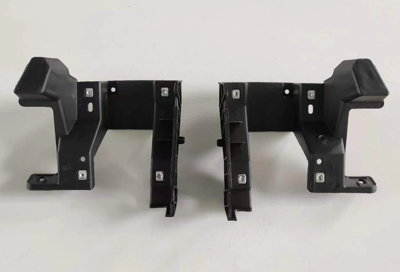 

1pc For 2019-2023 Dodge RAM Front fog light bracket 68274697AA