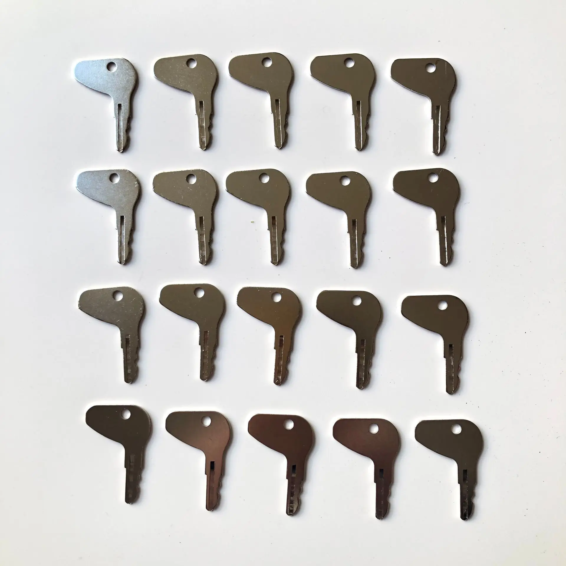 20Pcs Ignition Keys 32412 Compatible with Kubota Tractor L2350 L2500 L2600 L3000 L4310 L35 G4200 G5200