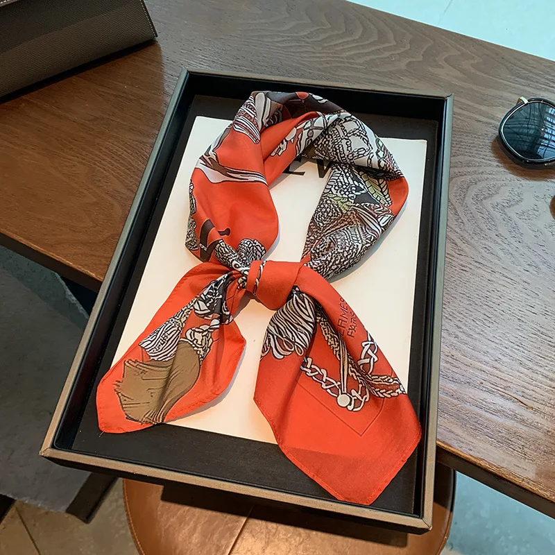 Damen-Seidenschal für Frühling und Sommer, Maulbeerseide, 70 cm, quadratisch, weiß, Birkenwald, Malerei-Stil, Modeaccessoire