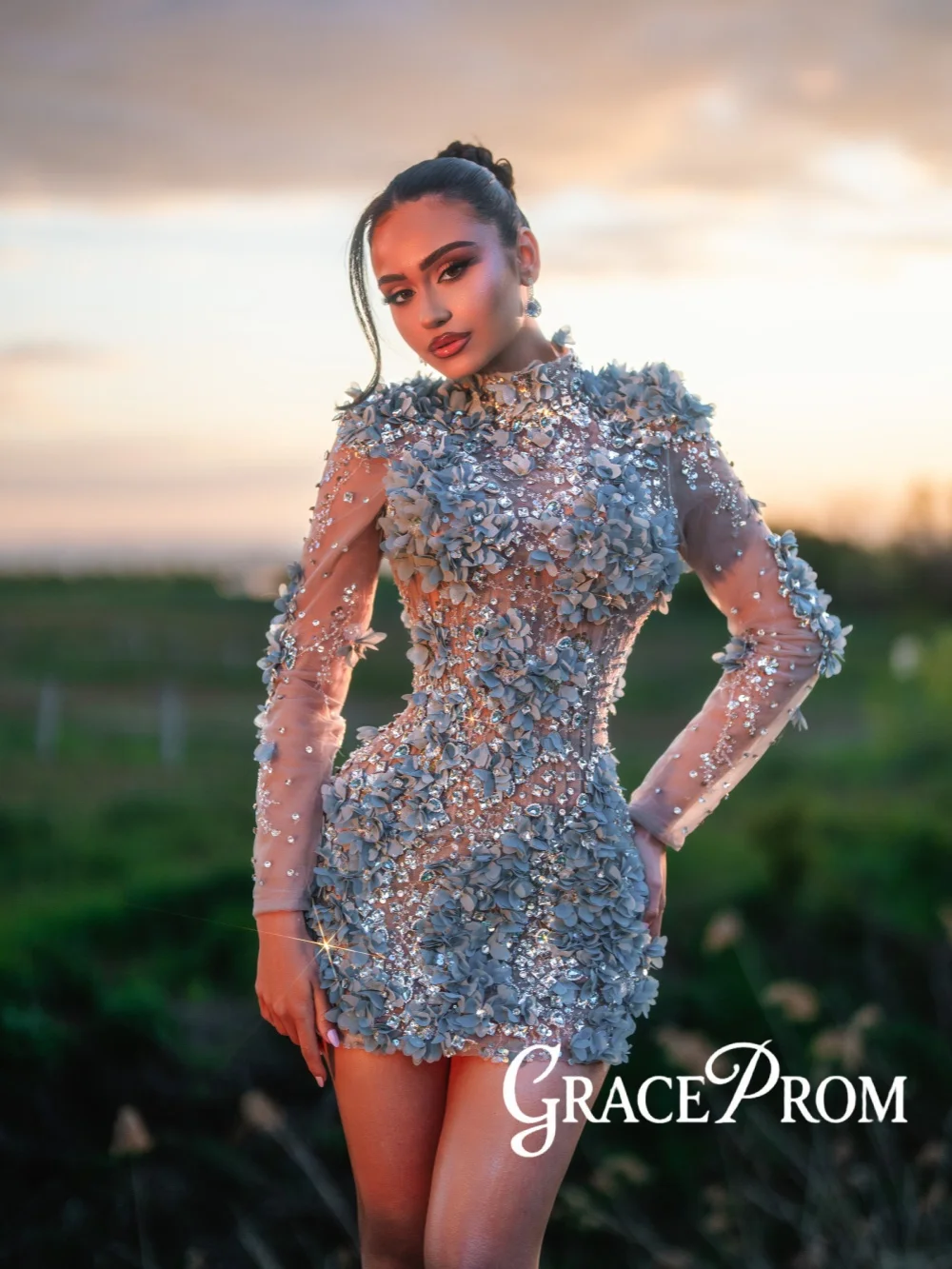 

Mini Luxurious Crystal Evening Dresses Modern High Collar Long Sleeve Cocktail Gown Customized Illusion Party Dresses
