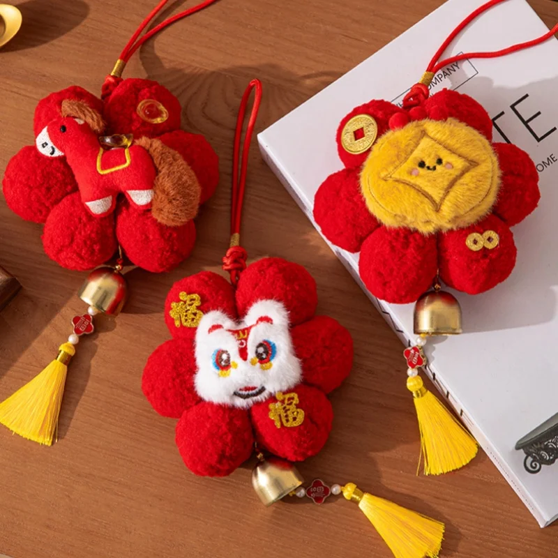 ของตกแต่งปีใหม่ปีม้า ปี 2026 ตุ๊กตาแขวนประดับห้องนั่งเล่น สร้างบรรยากาศแห่งความสุข ของตกแต่งเทศกาลฤดูใบไม้ผลิ แขวนประตูทางเข้า