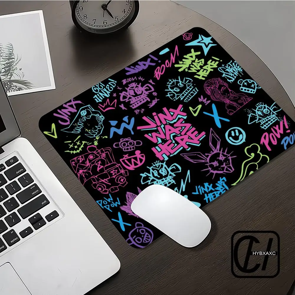 

Colorful Graffiti Mouse Pad Mini Mouse Pad with Stitched Edge Playmat Rubber Base Arcane Anime Office Pc Desk Mat Laptop HYBXXC