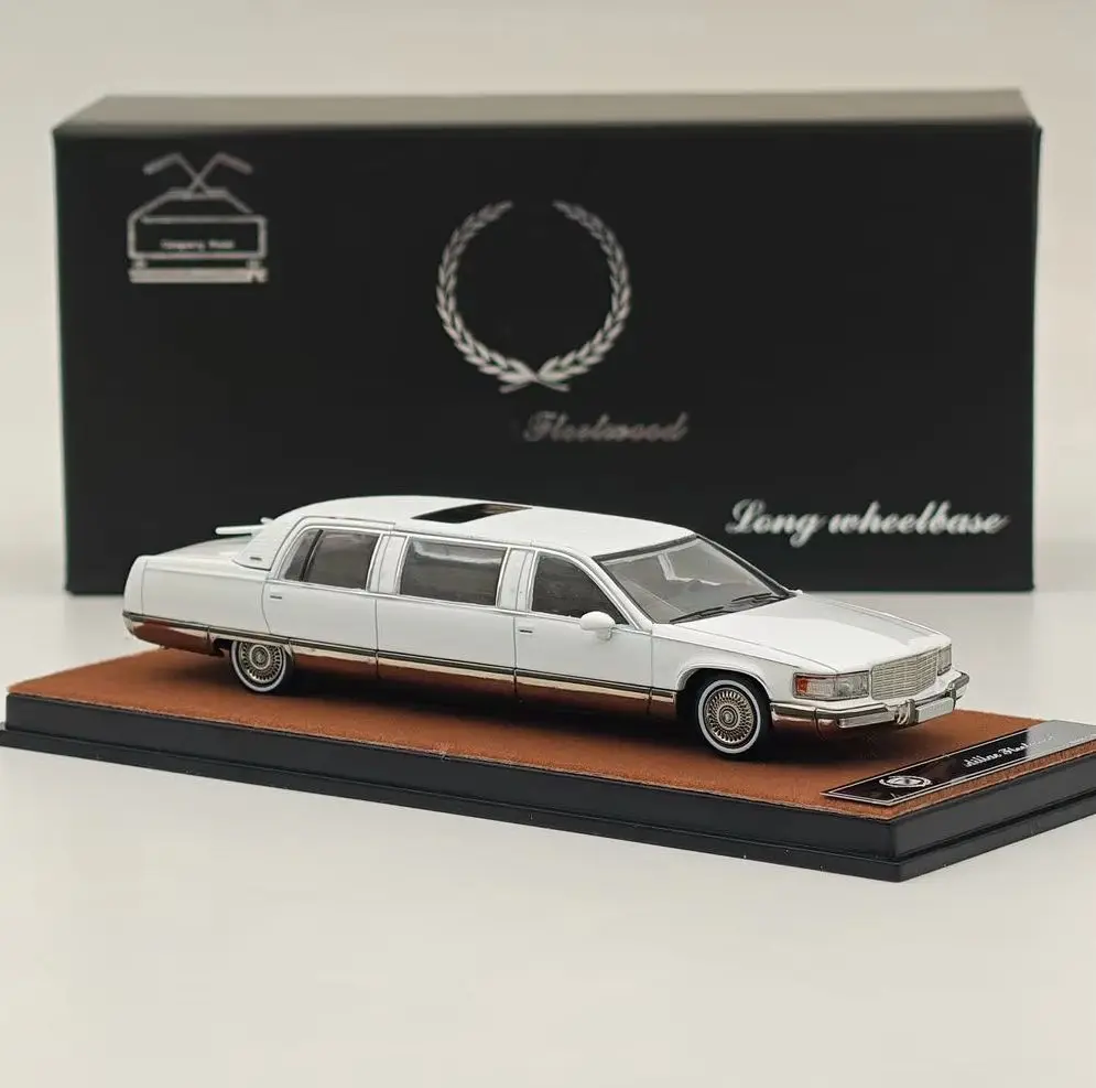 XiaoGuang 1:64 untuk Fleetwood edisi diperpanjang model Diecast paduan miniatur mobil hadiah mainan otomatis koleksi terbatas