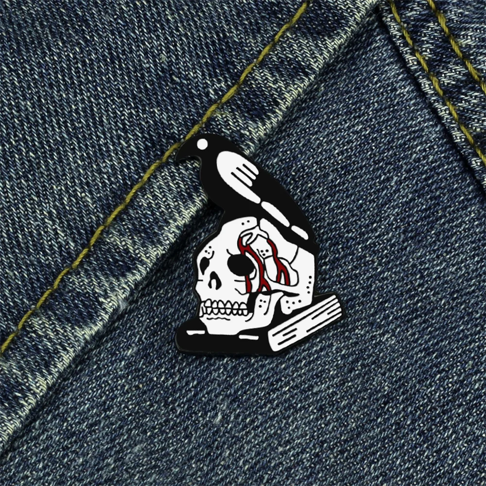 Punk Style Enamel Pin Terror Bleeding Skull Skeleton Crow Brooches Bag Lapel Badges Gothic Halloween Jewelry for Women Men Gift