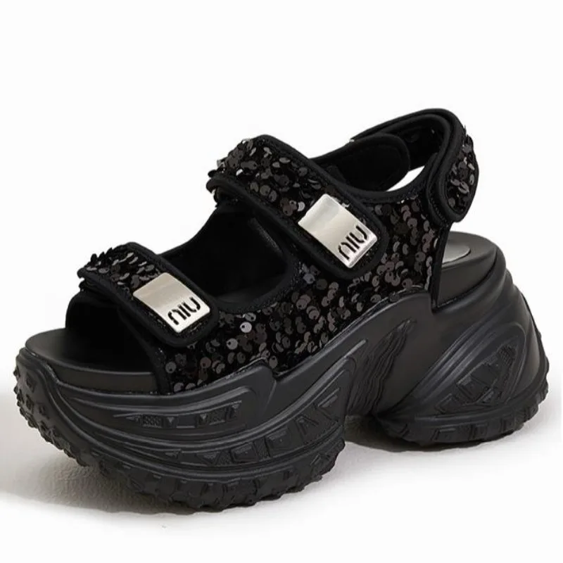 

Высококачественные блестящие массивные кроссовки из синтетической натуральной кожи с воздушной сеткой 8 см, 2024, летние женские удобные туфли на танкетке с вулканизированной платформой