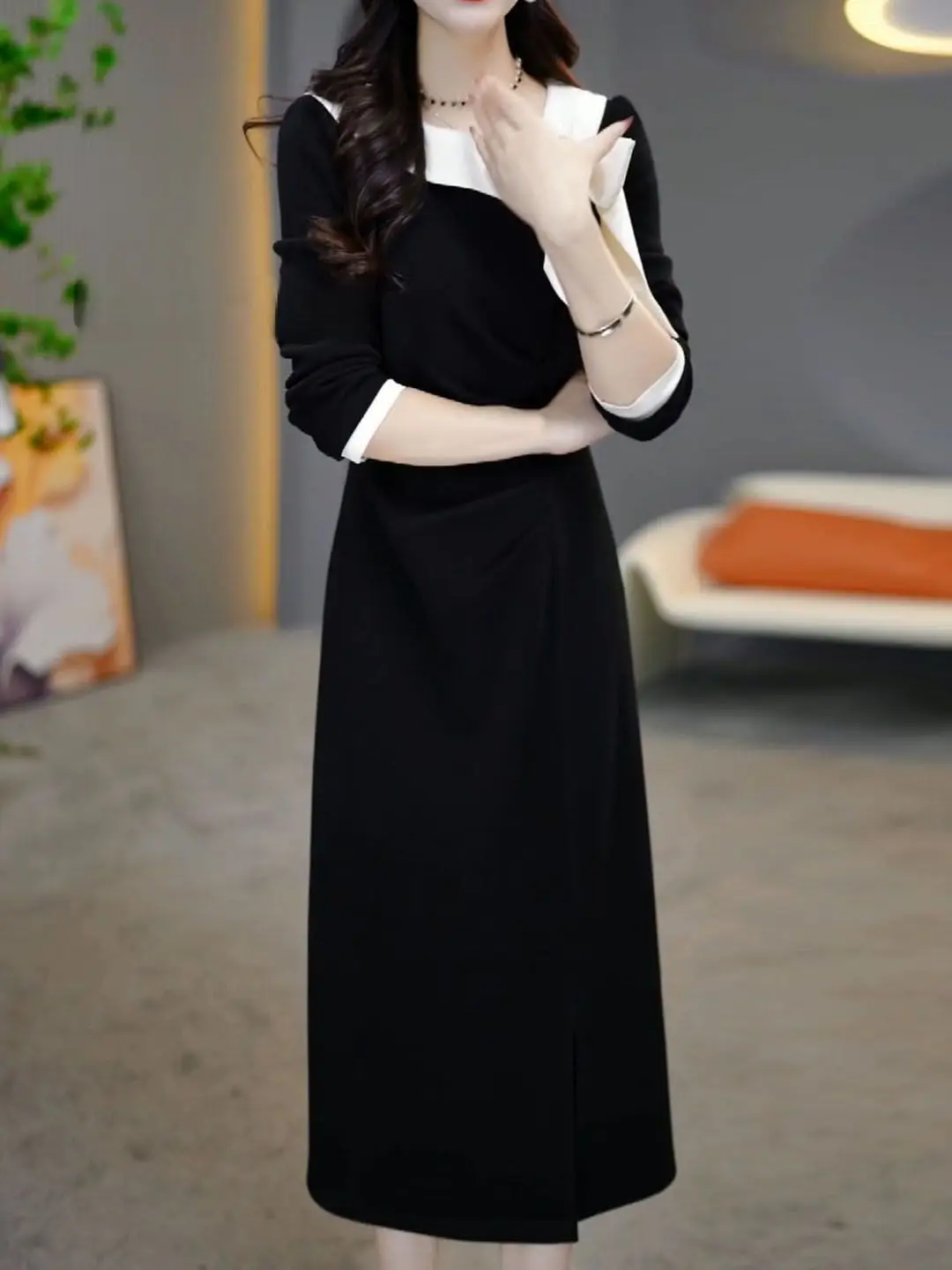 Autumn and Winter New Fashionable Temperament Age Reduction and High-end Feeling Slim Covering the Belly with Thick Velvet Dress