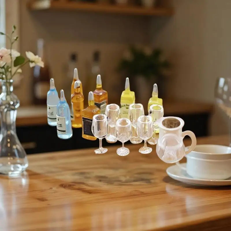 Puppenhaus-Miniatur-Weinflaschen und Rotweinbecher-Set; Küchen- und Restaurantdekorationszubehör für Puppenhaus im Maßstab 1:12