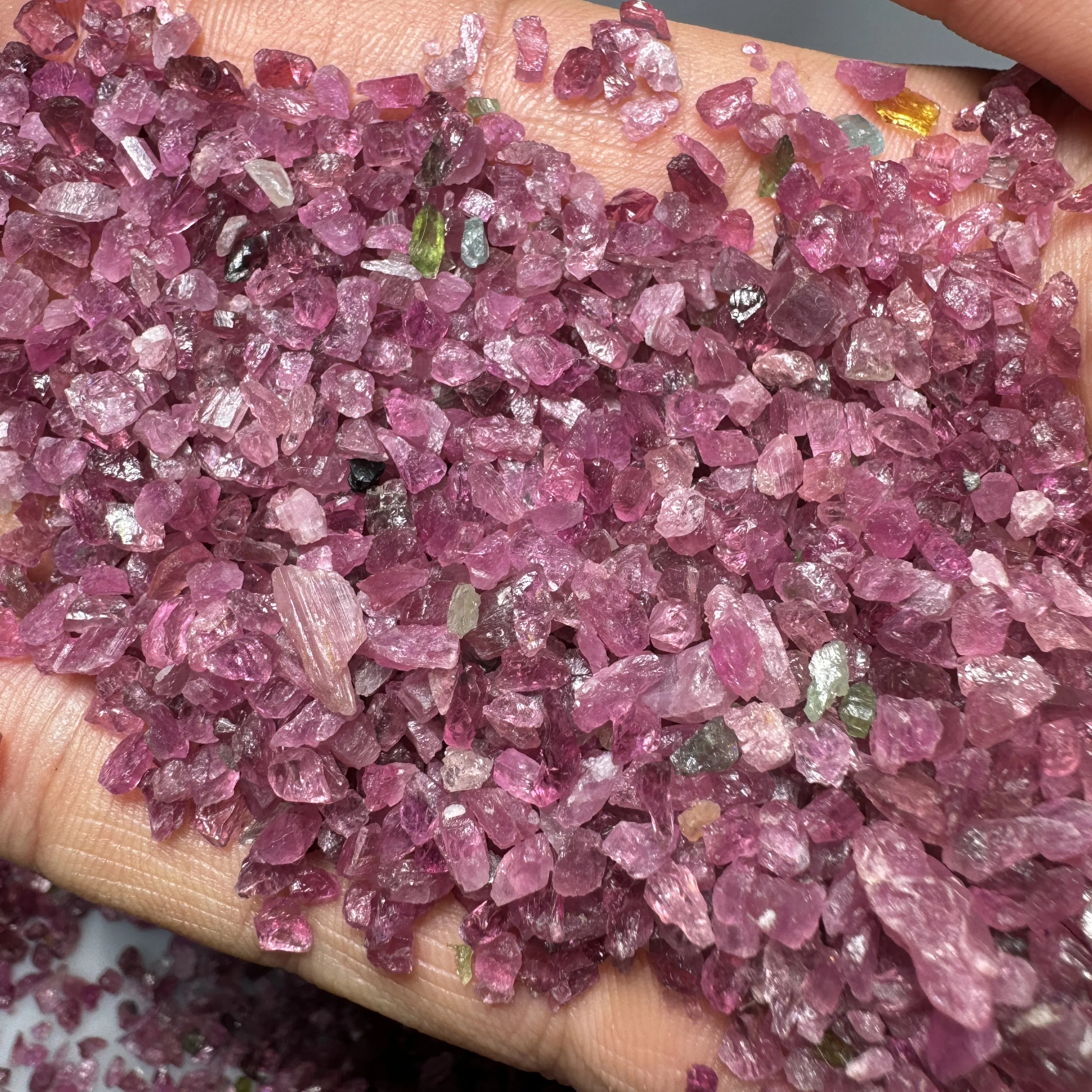 100g Natural Unpolished Pink Tourmaline Gravel Gem Mineral Healing Quartz Crystal Fishbowl Potted Plant Decor