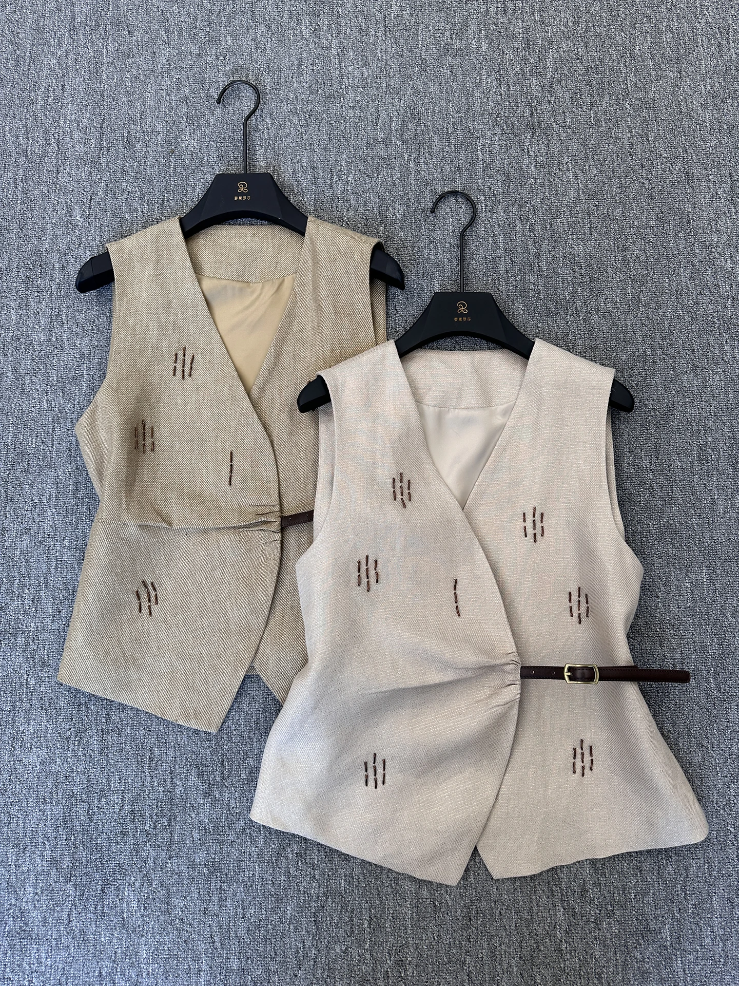 

Elegant V-neck Embroidered Linen Crop Top Women's Slim Fit Breathable European Style Fashion Business Casual City Commute