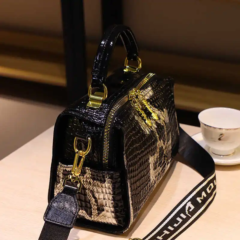 

Faionable Quilted PU Leather oulder Crossbody Bag with Hotfix Rhinestones High Quali European Sle Handbag for Youth