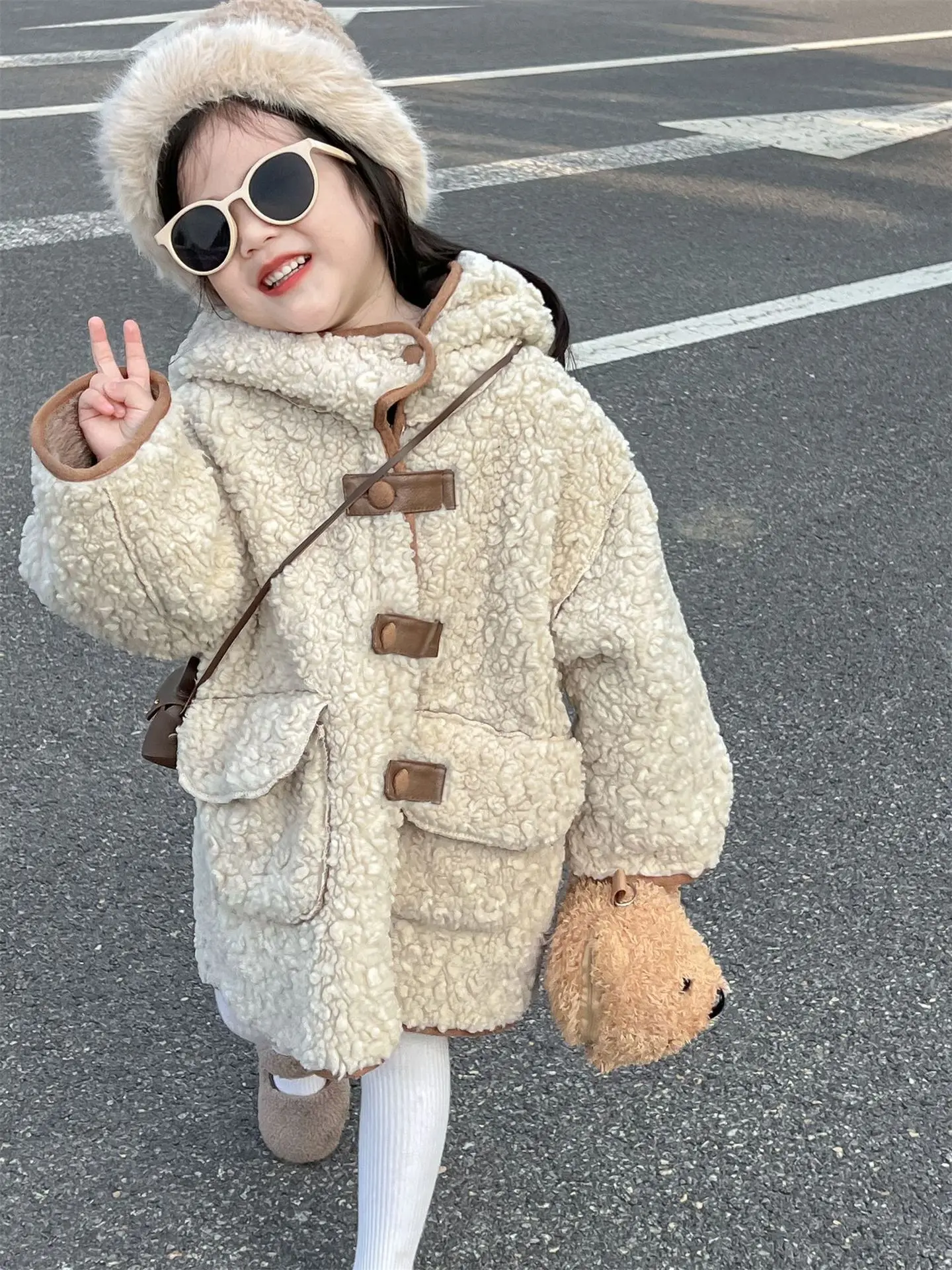 girl coat Childrens 2023 winter Korean style girls lamb wool hooded single-breasted coat double-sided fleece lined cotton coat