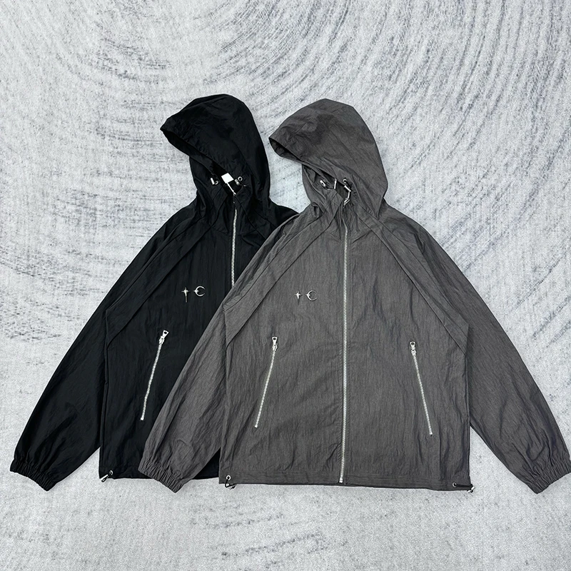 

American High Street Thug Club с геометрическим металлическим логотипом, молодежная джатка, летняя защита от солнца, модная верхняя одежда с длинным светом и капюшоном