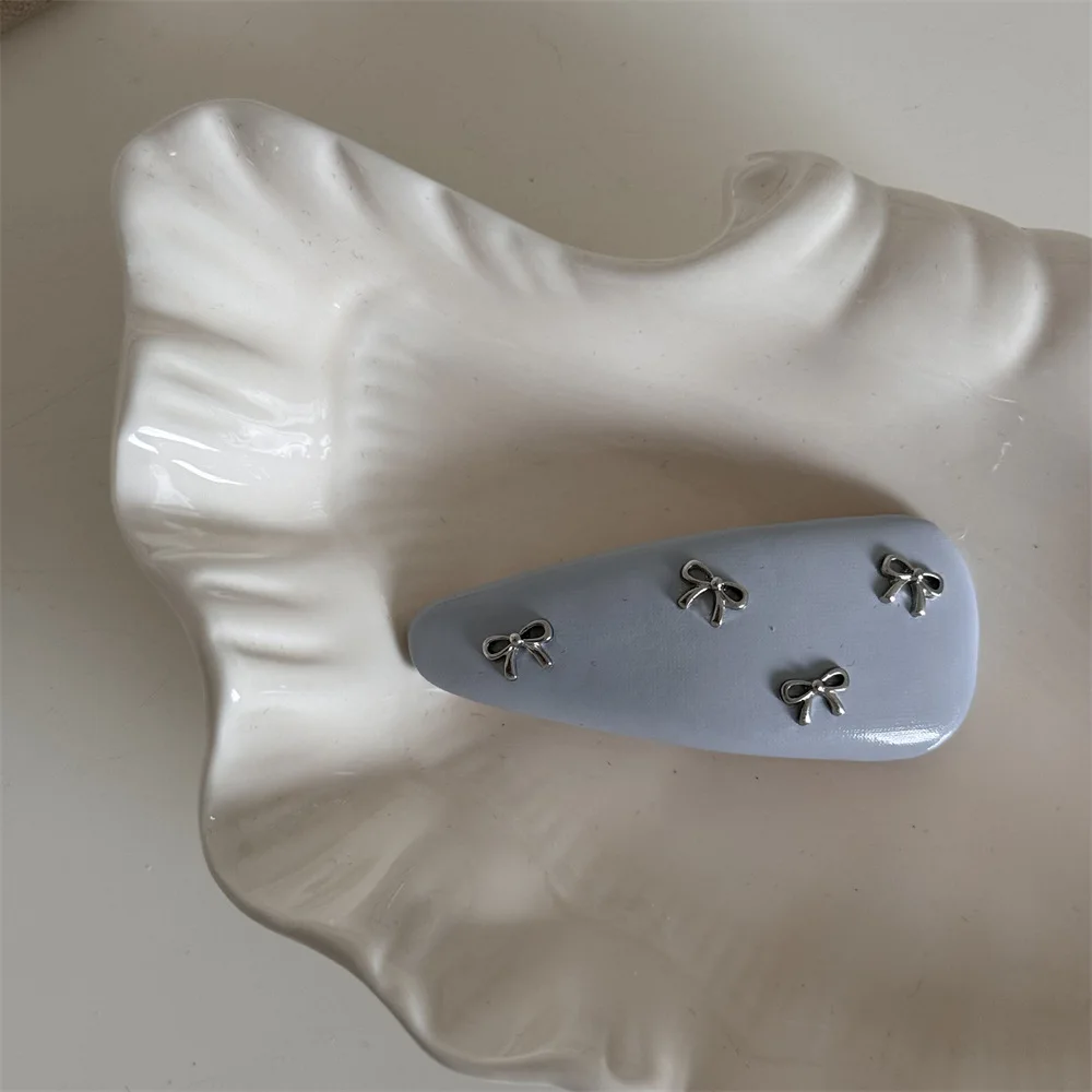 1 Stück Koreanischer Stil Süße Mädchenhaarspange aus Silber mit kleiner Schleife, Leder-Haarspange, Süße Baby-Haarspange, BB-Clip, Haarspange für seitliche Ponyfransen – Detail 3