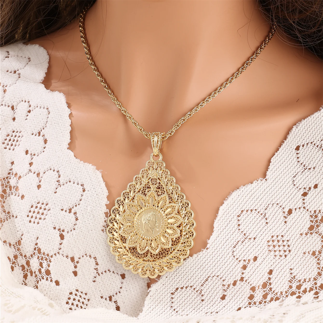 

Moroccan FashionWomen's Jewelry Necklace Royal VintageStyle Perfect for Bridal Weddings and as a Festive Gift for Women