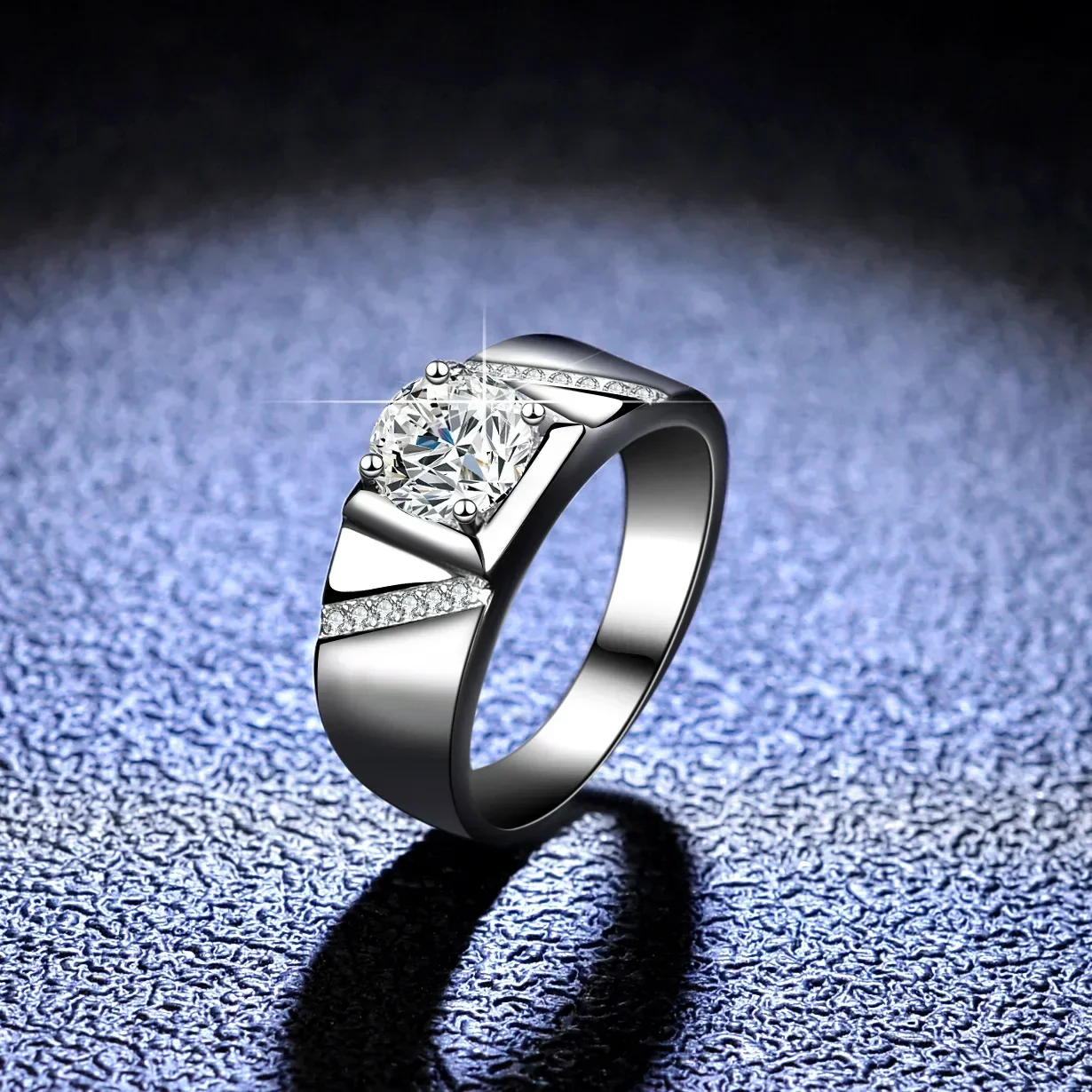 

Boutique PT950 platinum diamond ring moissanite ring 1 carat simple and atmospheric boss mens ring platinum wedding
