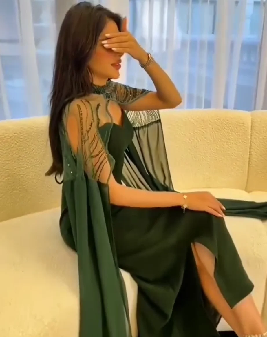 

Emerald Green Sheath Satin Prom Dresses for Arabic Women 2025 with Slit Detachable Jacket Beading Formal Evening Gowns