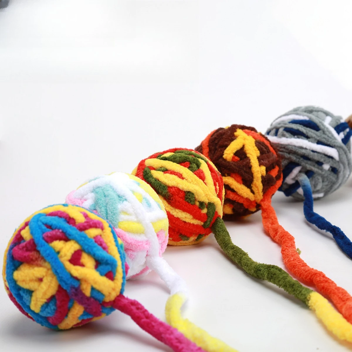 

Pet Toys Colourful Woolen Balls Balls with Built-in Bells Cat Toys