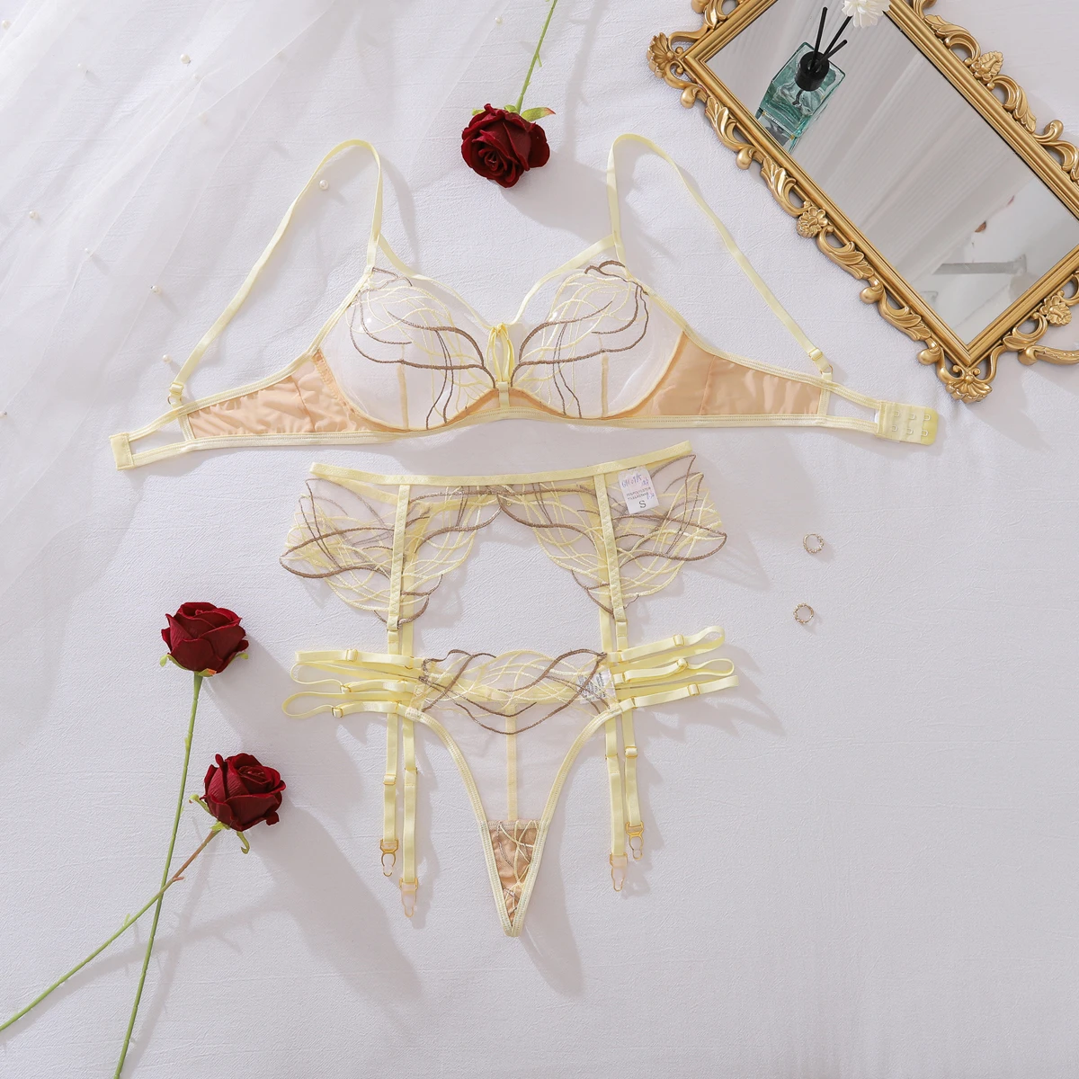 

Embroidery steel ring gathers smooth lines, featuring a design sense of contrasting colors and see-through shaping, sexy adjusta